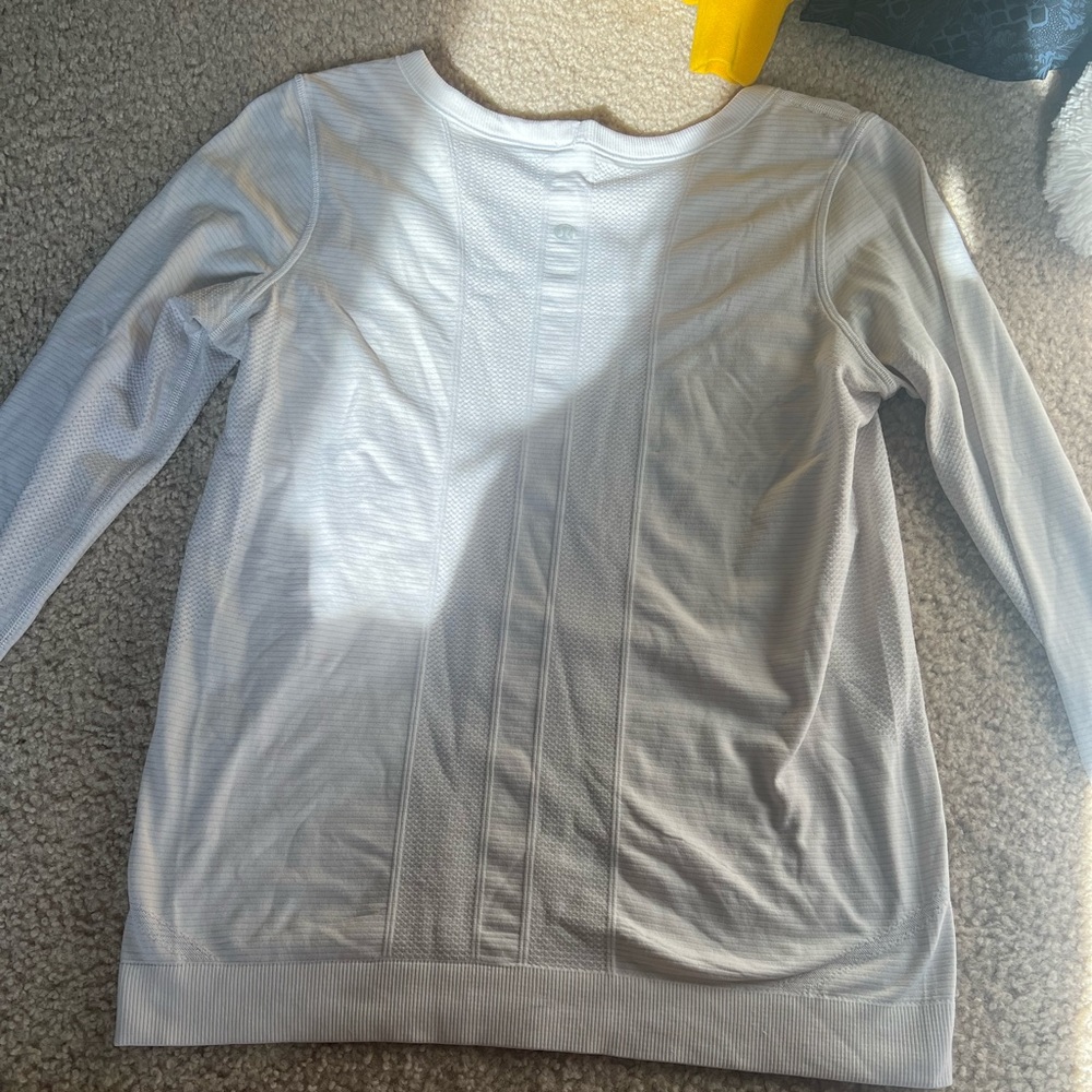 white Lululemon swiftly tech
